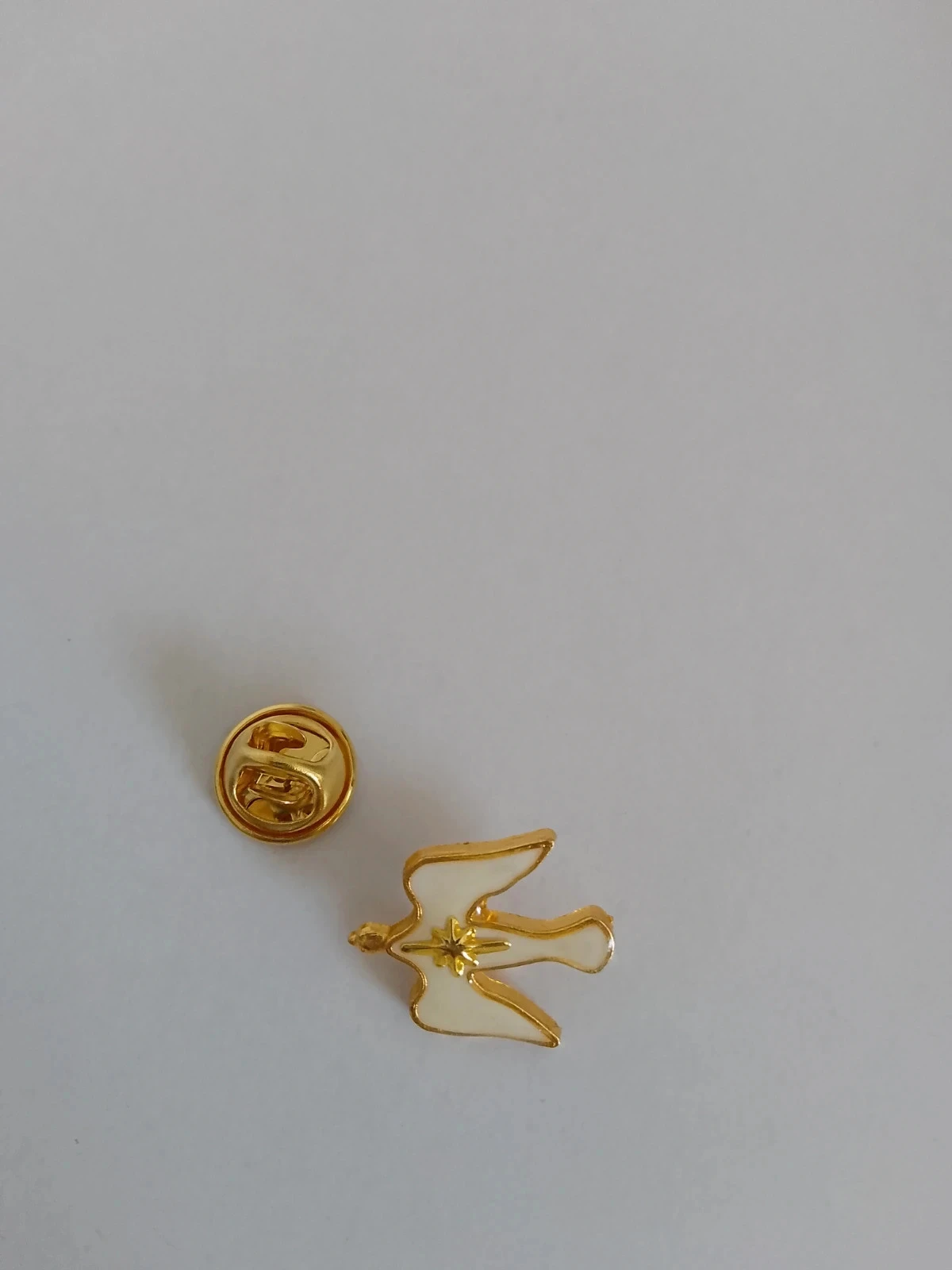Broche pin's colombe blanche avec étoile du Nord – photo 2
